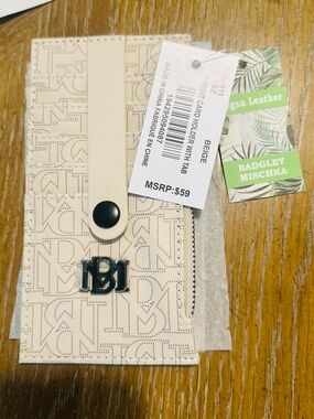 NWT Badgley Mischka Beige Vegan Leather Card Holder